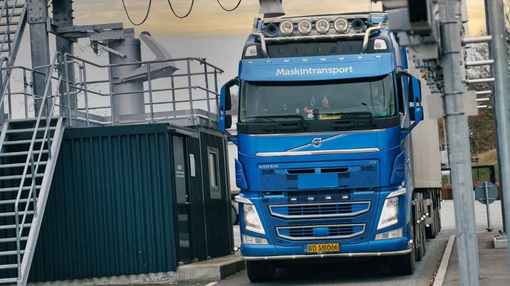 Camera monitoring and detection system overseeing the sampling area, ensuring safe activation by the truck driver